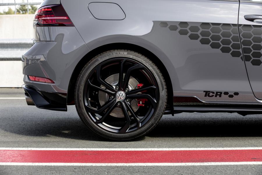Детали экстерьера Volkswagen Golf GTI TCR 3-Door (Typ 5G) 2019 года  (WW) (фото 31 из 107)